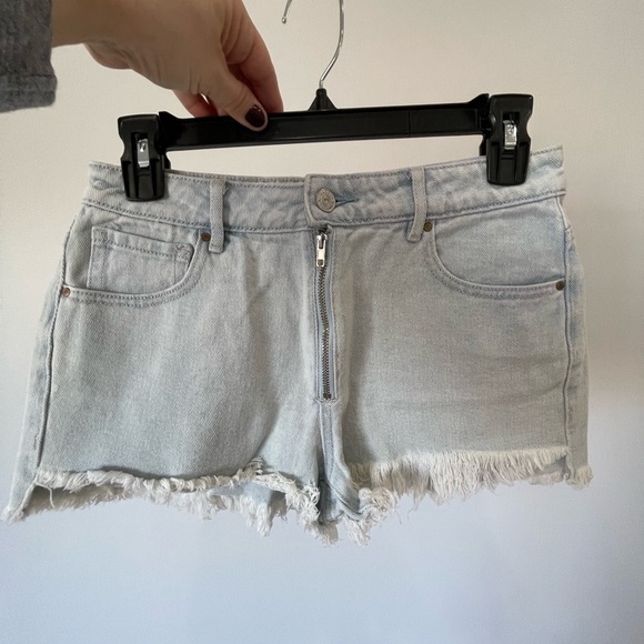 PacSun exposed zipper front high rise shorts in a size 26 - Picture 3 of 9